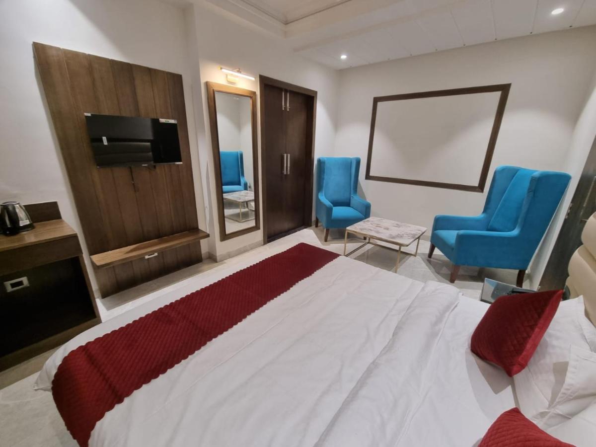 Luxe Resorts - Centrally Heated Air Conditioned Hotel In The Heart Of Касаули Екстериор снимка