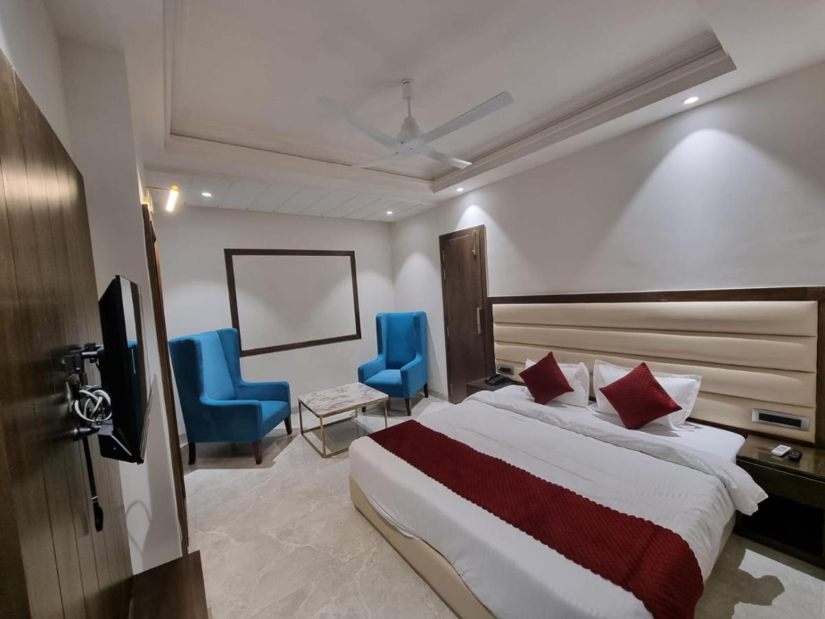 Luxe Resorts - Centrally Heated Air Conditioned Hotel In The Heart Of Касаули Екстериор снимка