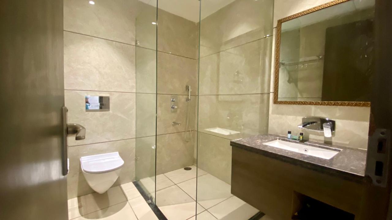 Luxe Resorts - Centrally Heated Air Conditioned Hotel In The Heart Of Касаули Екстериор снимка