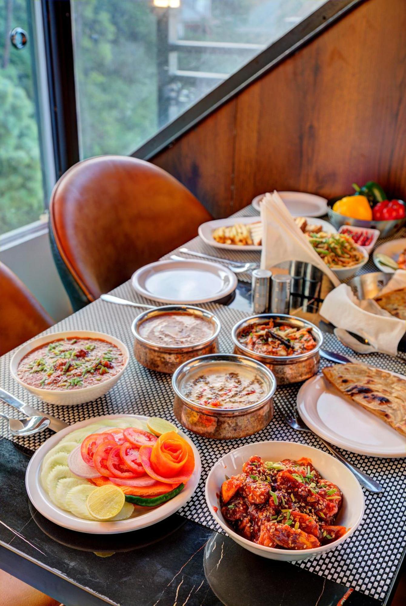 Luxe Resorts - Centrally Heated Air Conditioned Hotel In The Heart Of Касаули Екстериор снимка