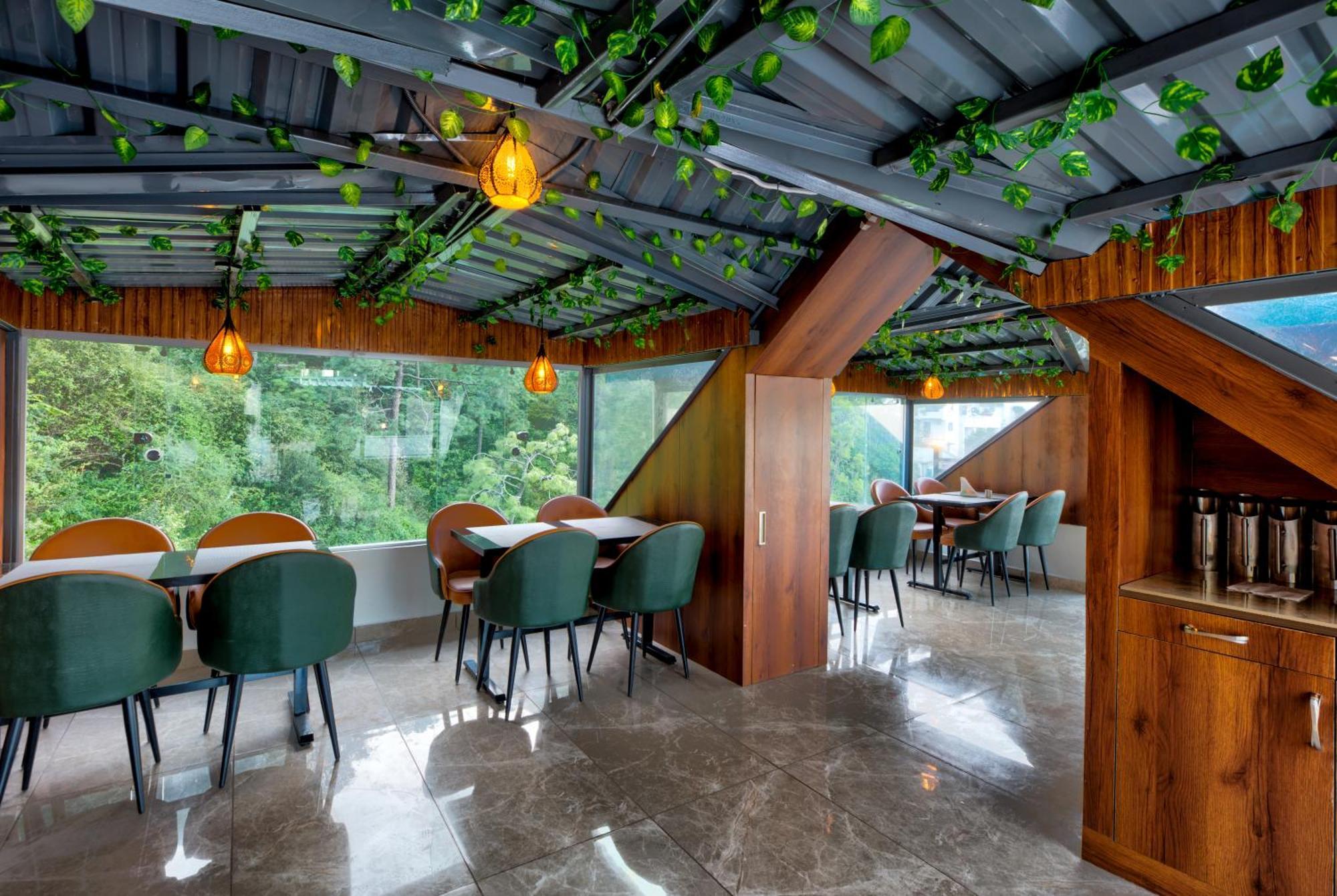 Luxe Resorts - Centrally Heated Air Conditioned Hotel In The Heart Of Касаули Екстериор снимка