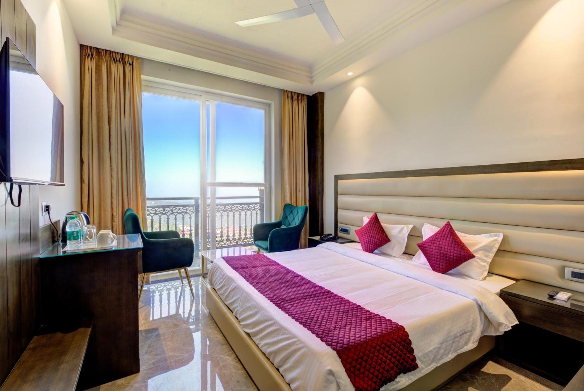 Luxe Resorts - Centrally Heated Air Conditioned Hotel In The Heart Of Касаули Екстериор снимка