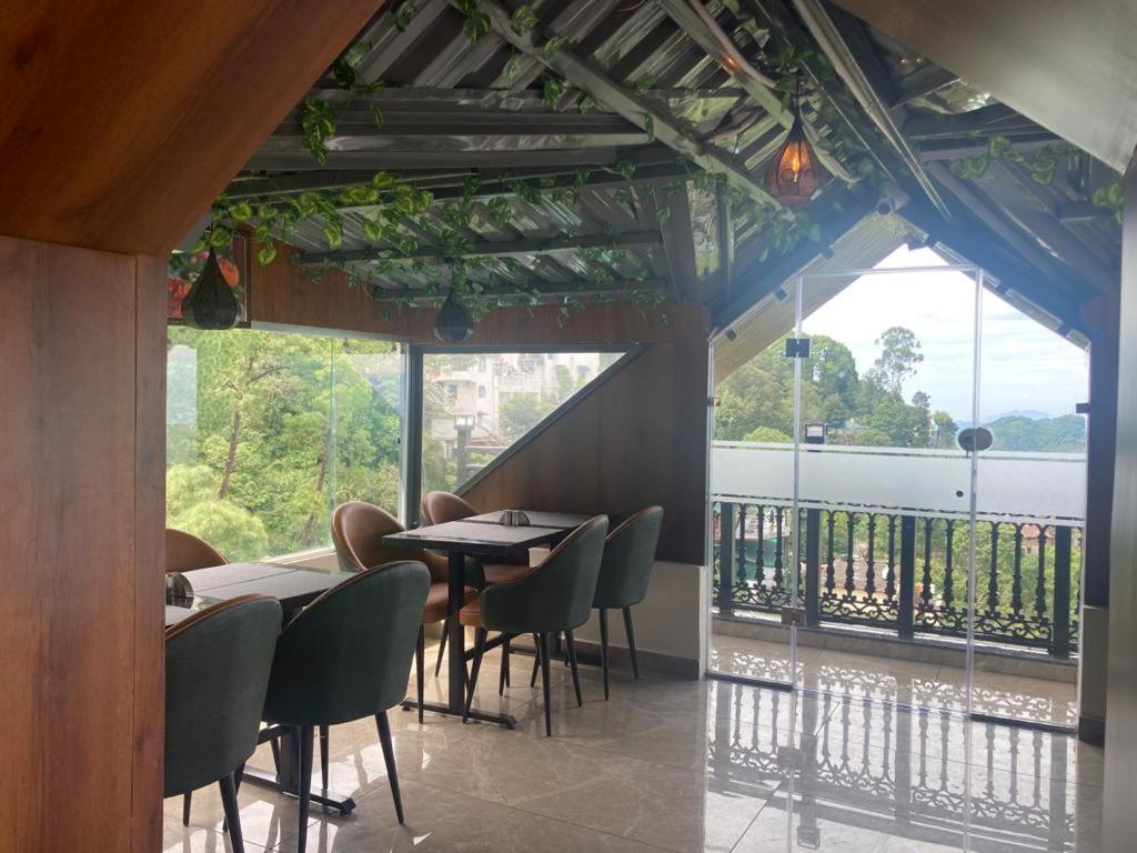 Luxe Resorts - Centrally Heated Air Conditioned Hotel In The Heart Of Касаули Екстериор снимка